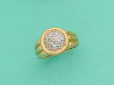 deux bagues en or et une bague en diamant sur un fond turquoise