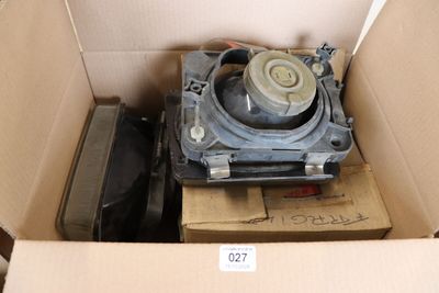 une boîte contenant un moteur et une boîte contenant un moteur