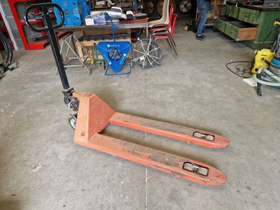 a pallet that is sitting on the floor in the garage