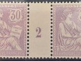 deux timbres-poste sur lesquels figurent deux femmes