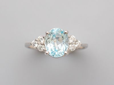 an oval aquamarinee and diamond ring