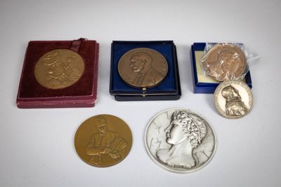 Lot de cinq médailles en bronze - Photo 1