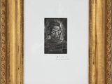 un dessin en noir et blanc représentant un homme, dans un cadre doré