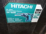 a sign that says hitachi on the side of a building