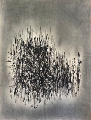 dessin en noir et blanc représentant un tas de bâtons sur un fond gris