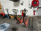 Il y a de nombreux types de palettes différents dans ce garage