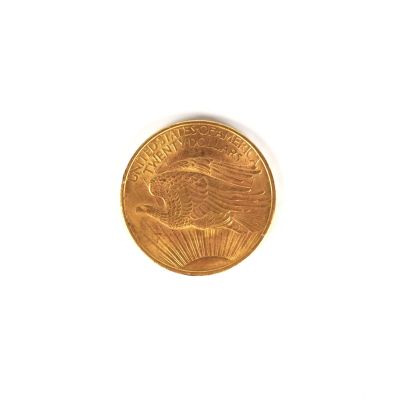 une image d'une pièce d'or sur fond blanc