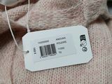a tag on a sweater that says harroo anqua poudre