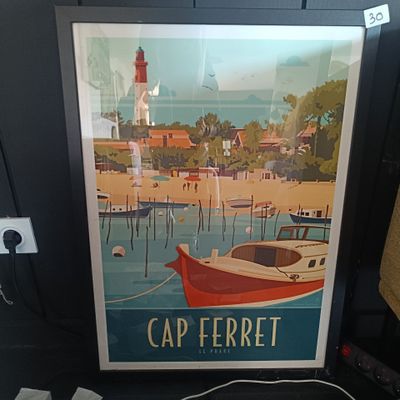 une photo d'une photo d'un bateau dans l'eau