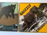 deux sous-verres représentant un ours et un grizzli