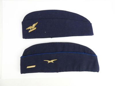 Deux calots d'adjudants de l'armée de l'air, TBE