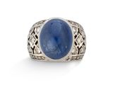 une bague en jade bleu et diamants