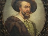 portrait d'un homme coiffé d'un chapeau et vêtu d'un manteau de fourrure, une pipe à la bouche