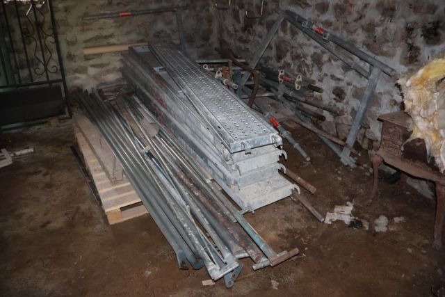 Échafaudage Altrad maçon avec six plateaux galva, 9 échelles, qua...