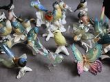 many figurines of birds that are sitting on a table