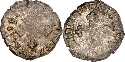 une vieille pièce d'argent portant une petite inscription