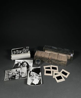 une vieille photo en noir et blanc représentant un ensemble de photographies