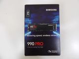the box of the samsung 960 pro memory is open on the table
