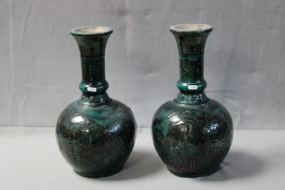 two vases sitting side by side on a table