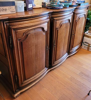 Deux BUFFETS en chêne : l'un à triple circonvolutions, ouvra… - Photo 1