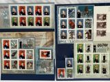 une photo d'une série de timbres sur lesquels figurent des portraits de personnes