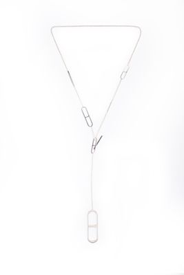 a picture of a necklace with a metal chain attached to it