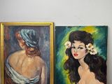 tableau représentant une femme avec une fleur dans les cheveux, à côté d'un tableau représentant une femme avec une fleur dans les cheveux