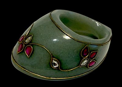 INDE du NORD. BAGUE d'ARCHER de style Moghol, en jade célado…
