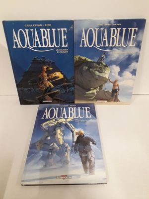 deux livres posés sur une table l'un à côté de l'autre