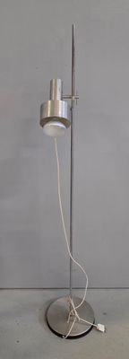 Alain RICHARD (1933) Lampadaire en aluminium brossé sur base…