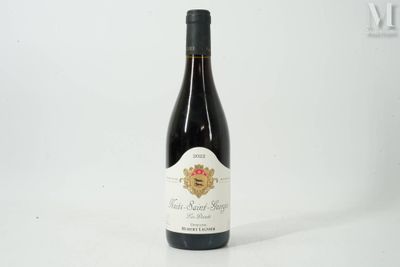 une bouteille de vin posée sur la table