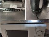 quatre photos d'un micro-ondes et d'une bouilloire posés sur le plan de travail