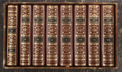 Les sept livres de la Bible sont rangés dans une boîte en bois
