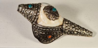 une image d'une bague en argent et turquoise ornée d'un oiseau