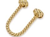 une photo d'une paire de boucles d'oreilles en or en forme de corde