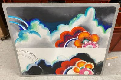 Ecole contemporaine. Composition aux fleurs dans des nuages.