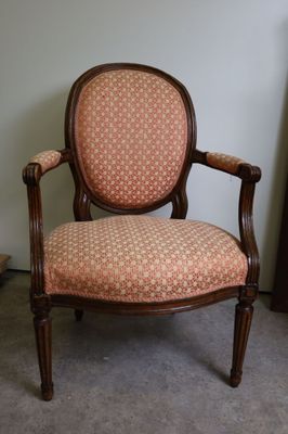 FAUTEUIL En hêtre sculpté mouluré