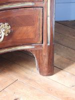 COMMODE en placage de bois de rose et de satiné, la façade g… (photo 6)