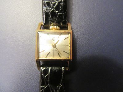 36.58 - MONTRE DE DAME EN OR JAUNE 18K , BRACELET CUIR - Poi…