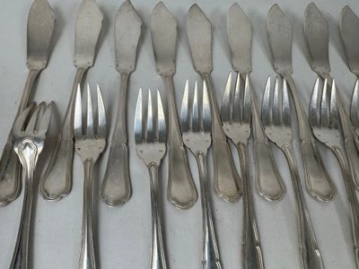 a lot of forks and spoons that are on the table