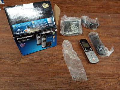 1 duo de téléphone fixe de marque PANASONIC