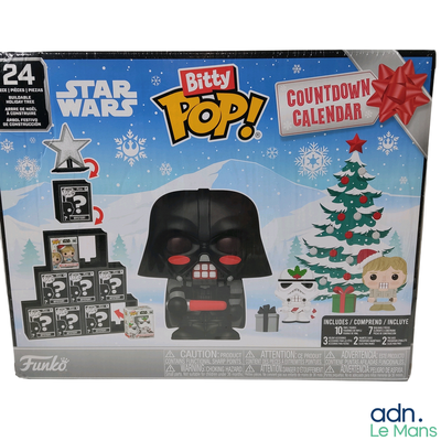 Une figurine de Dark Vador sort de sa boîte, avec un sapin de Noël en arrière-plan