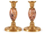 paire de bougeoirs anciens en laiton et marbre, sur socles