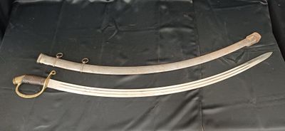 un gros plan sur deux épées posées sur un tissu noir