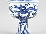 bol en porcelaine bleue et blanche orné d'un motif de dragon sur le rebord
