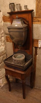 Fontaine en étain de style Directoire sur un piètement en bo… - Photo 1