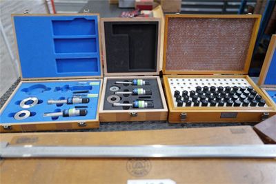 Lot de métrologie comprenant : 9 micromètres d'intérieur BOW…