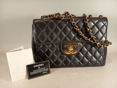 CHANEL - 1998 Sac Timeless Jumbo en cuir matelassé noir, gar…