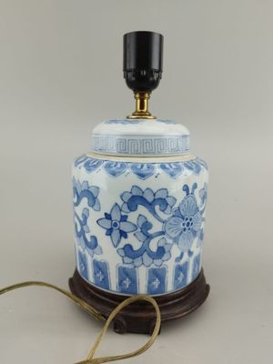 Pot à gimgembre monté en lampe en porcelaine de chine blanc …