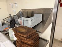 Vendu en l'état et sans garantie : 2 lave-mains, 2 étagères … (photo 4)
